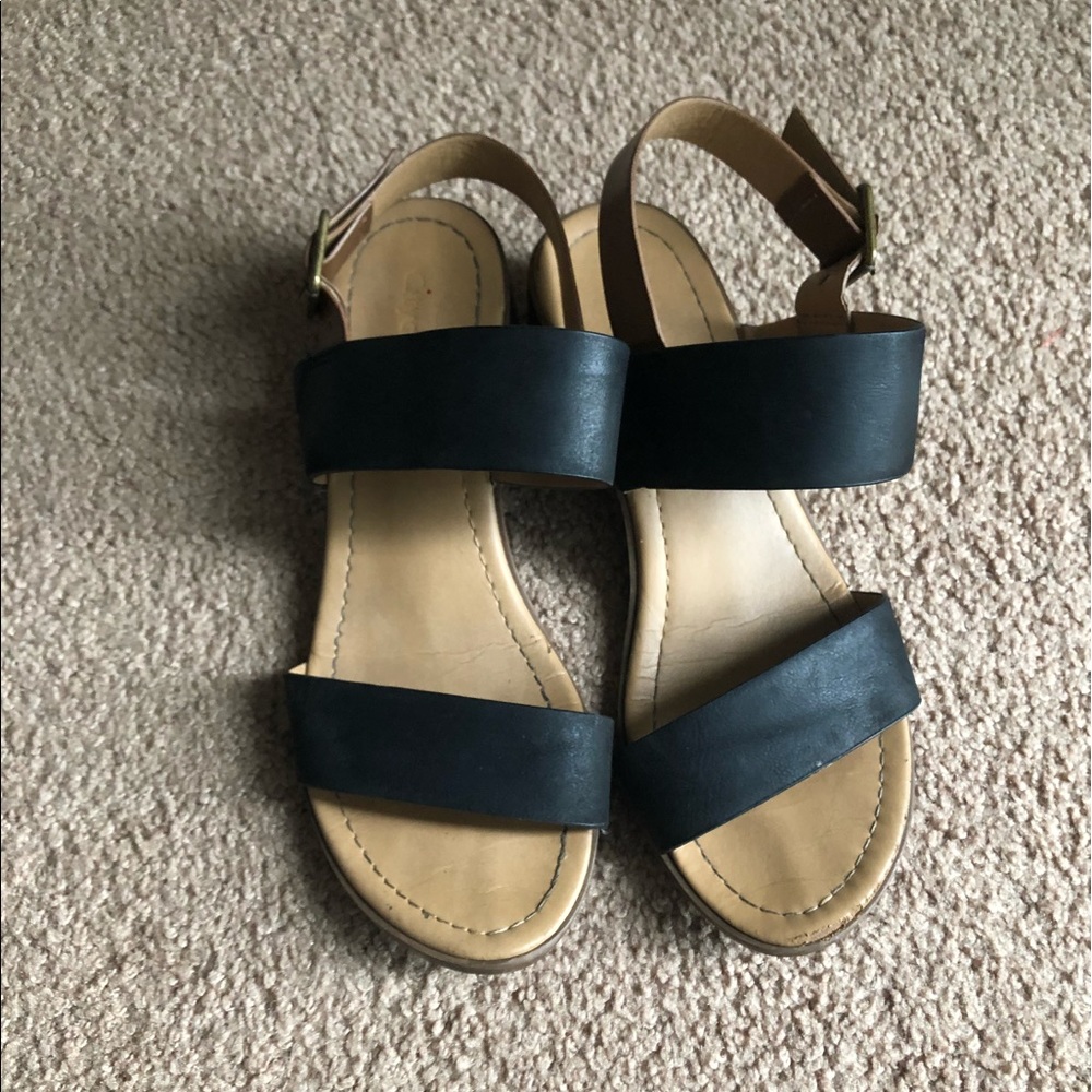 Cute straps sandals 7 1/2